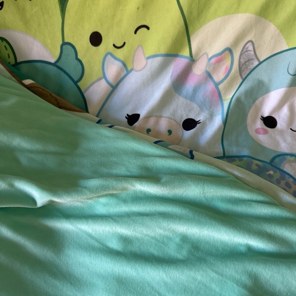 NWT Squishmallow Snuggle Throw Blanket 50" x 70" - Picture 5 of 5